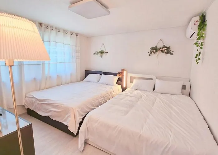Sillim Danggok Station Full-Op Two Room