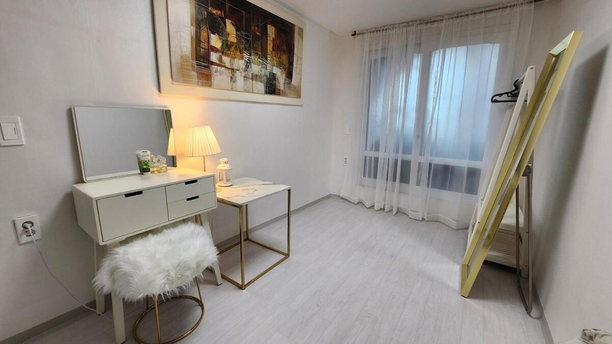 Apartment Sillim Danggok Station Full-op Two *